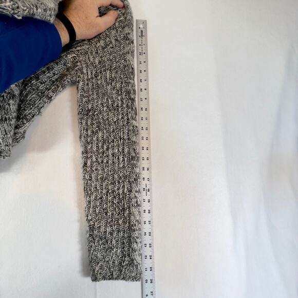 Forever 21 Cable Knit Sweater Woman's S 100% Acrylic Grey & Black w/ Jewel Neck - Picture 12 of 13